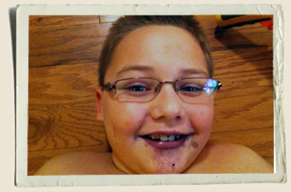 Kyle Piper eating blueberries, Aunt Heather Piper