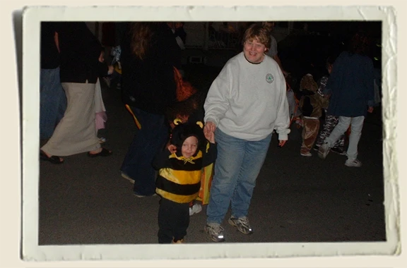 Bee-Kyle-&-Gigi-Heather-Piper Kyle and Gigi bee costume- Heather Piper