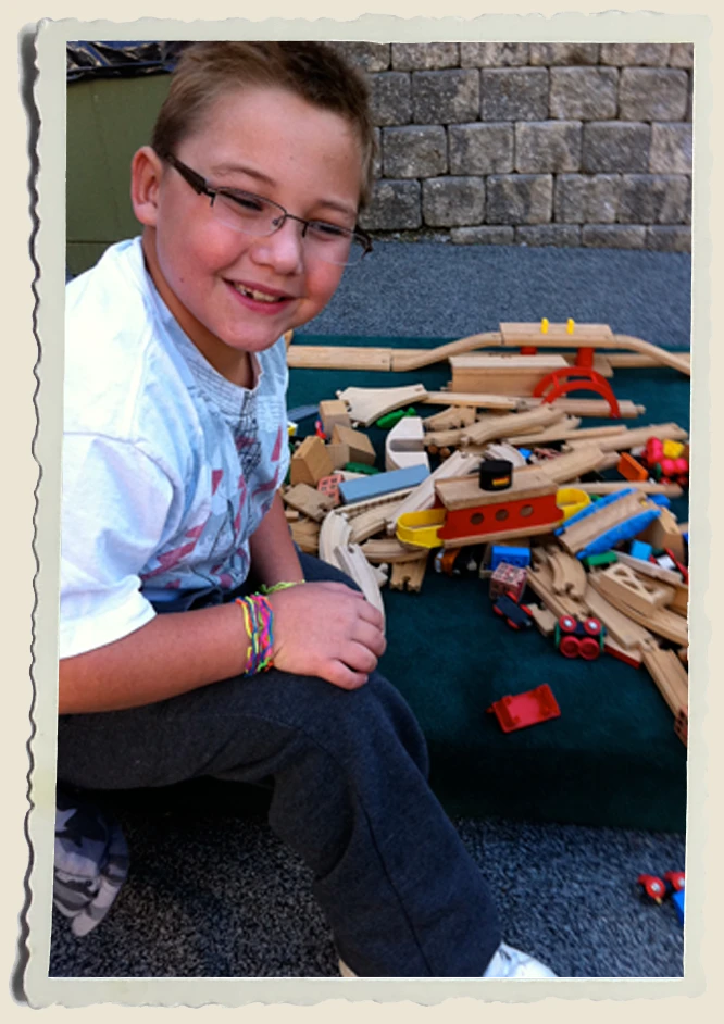 Kyle-Fort-Ligonier-Days-Heather-Piper Kyle bulding Thomas The Engine Heather Piper