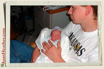 Ryan-hold-baby-Kyle-Aunt-Heather-Piper-7-30-01