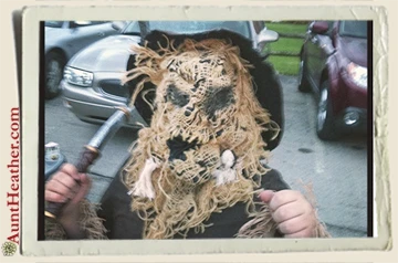 Kyle-as-the-scarecrow-2010-Aunt-Heather-Piper